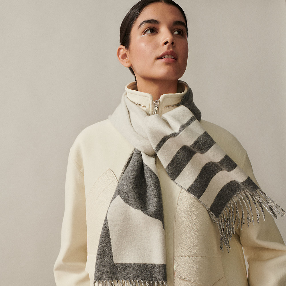 小物 hermes archive bi-color stole muffler Casaque Love Story scarf | Hermès Finland